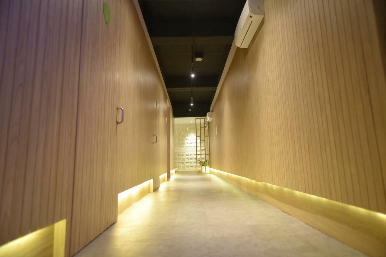 Whiz Capsule Hotel Thamrin جاكرتا المظهر الخارجي الصورة
